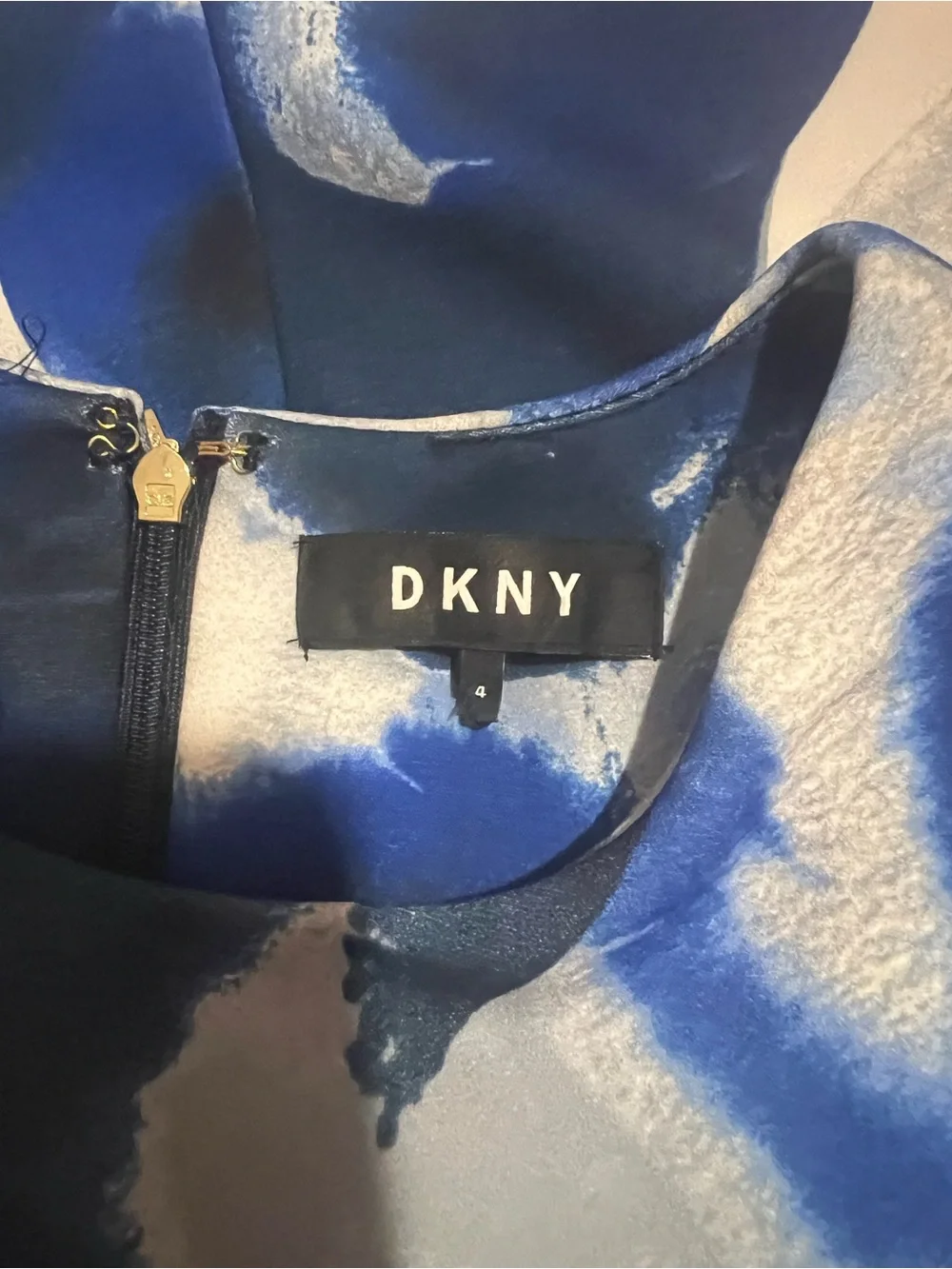 DKNY blue and white abstract floral print dress in a size 4